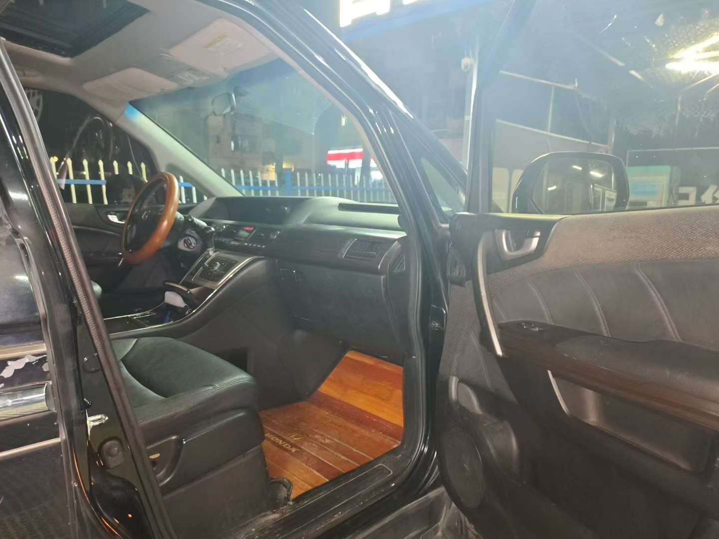 Honda Elysion 2.4L VTi Luxury 6