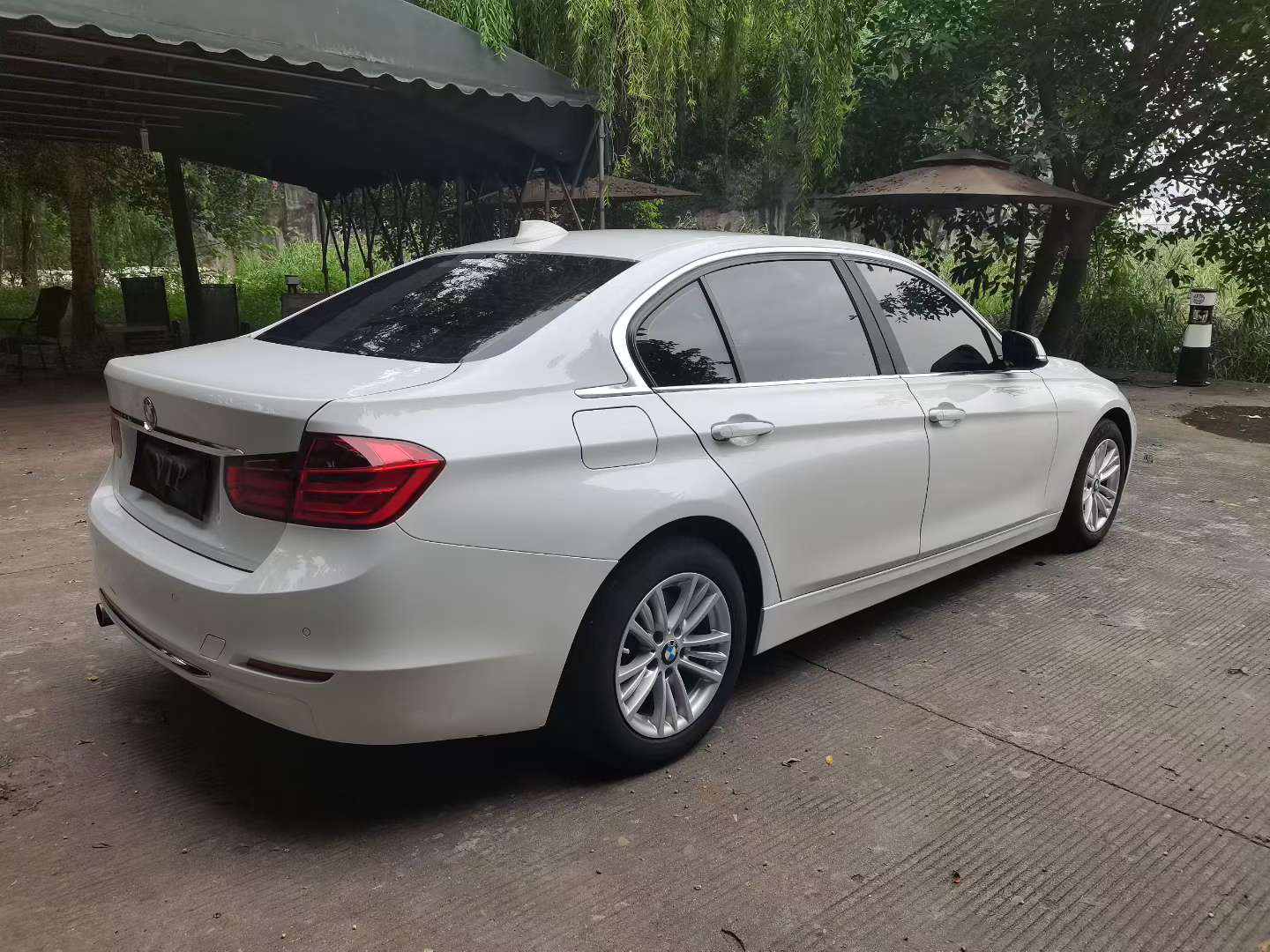 BMW 3 Series 316Li 6