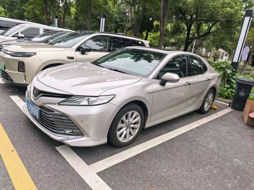 Toyota Camry 2020 2.0G Luxury