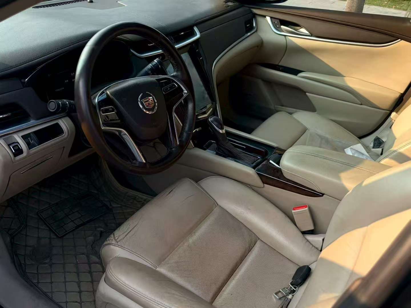 Cadillac XTS 2014 2.0T Luxury 4