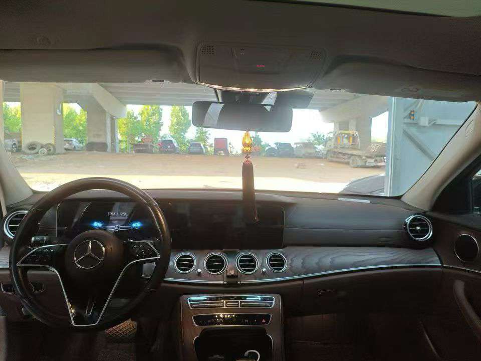 Mercedes-Benz E-Class E300L Fashion Edition 3