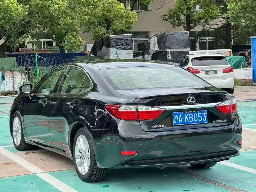 Lexus ES ES300H Comfort Edition 4