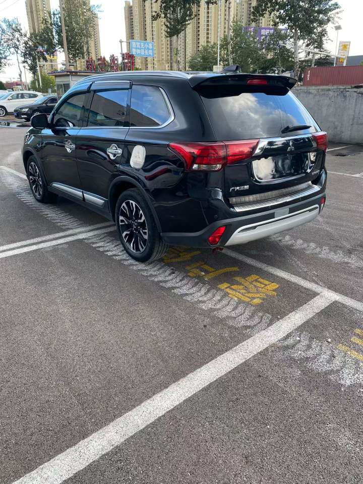 Mitsubishi Outlander 2.4L AWD Automatic 5