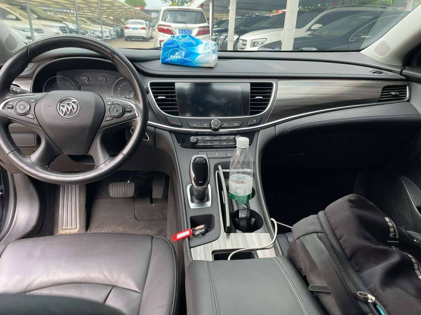 Buick LaCrosse 28T Luxury Edition 4
