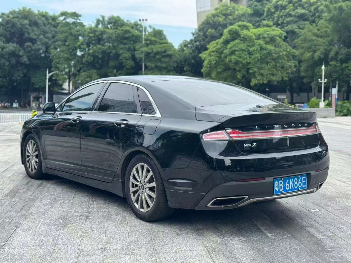 Lincoln MKZ 4