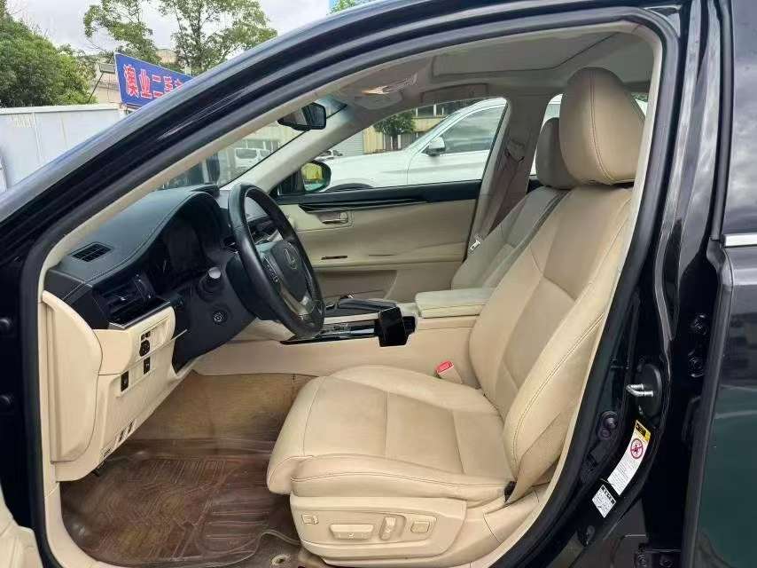 Lexus ES ES300H Comfort Edition 5