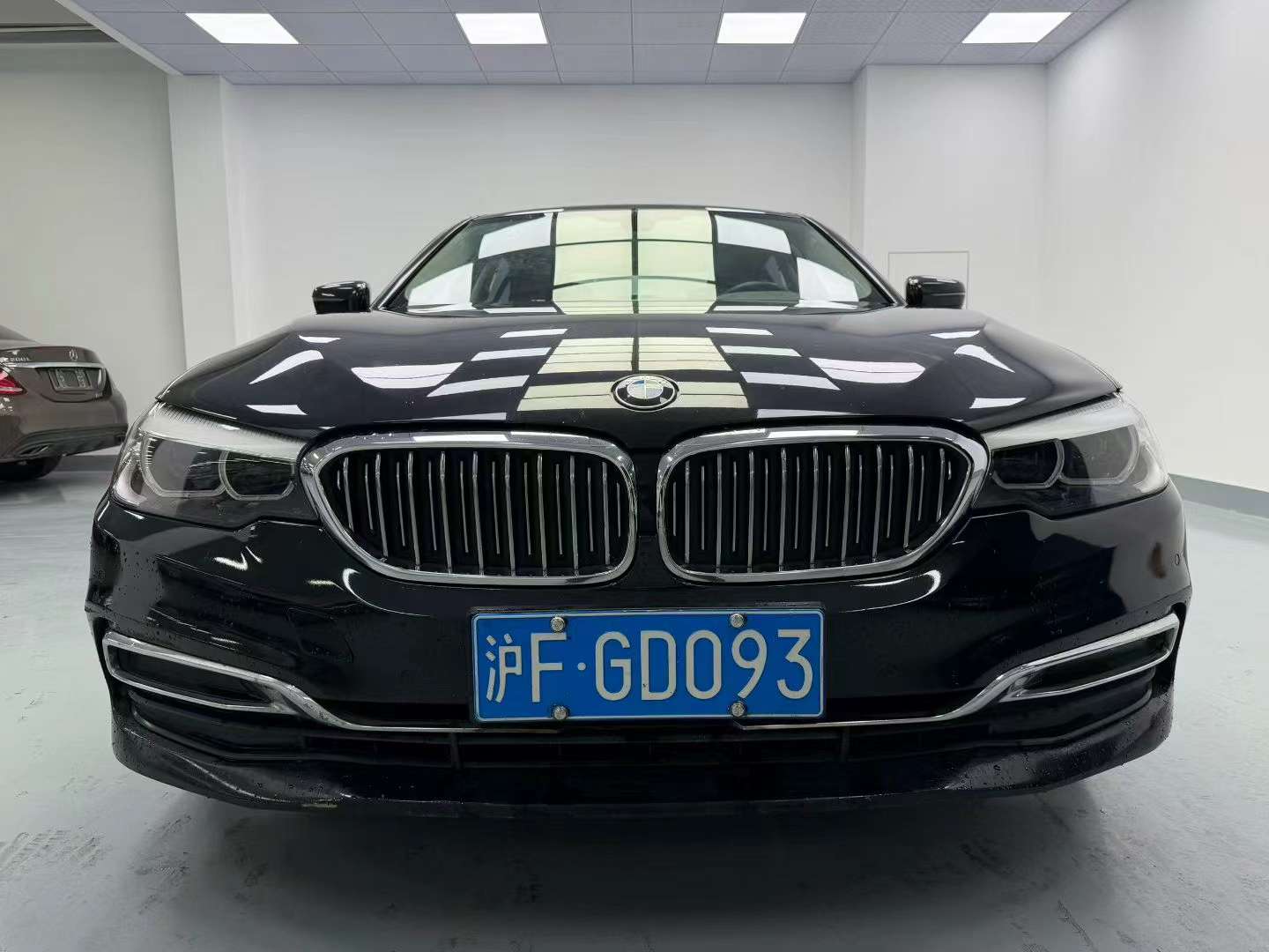 BMW 5 Series 525Li Luxury 2