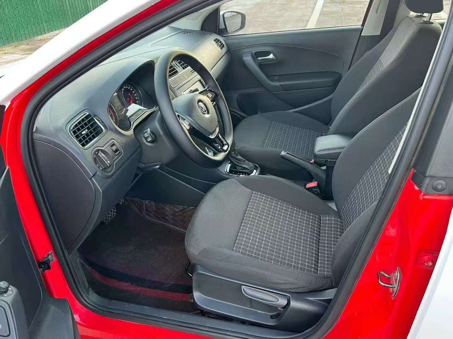 Volkswagen Polo 1.6L Automatic High Spec 4
