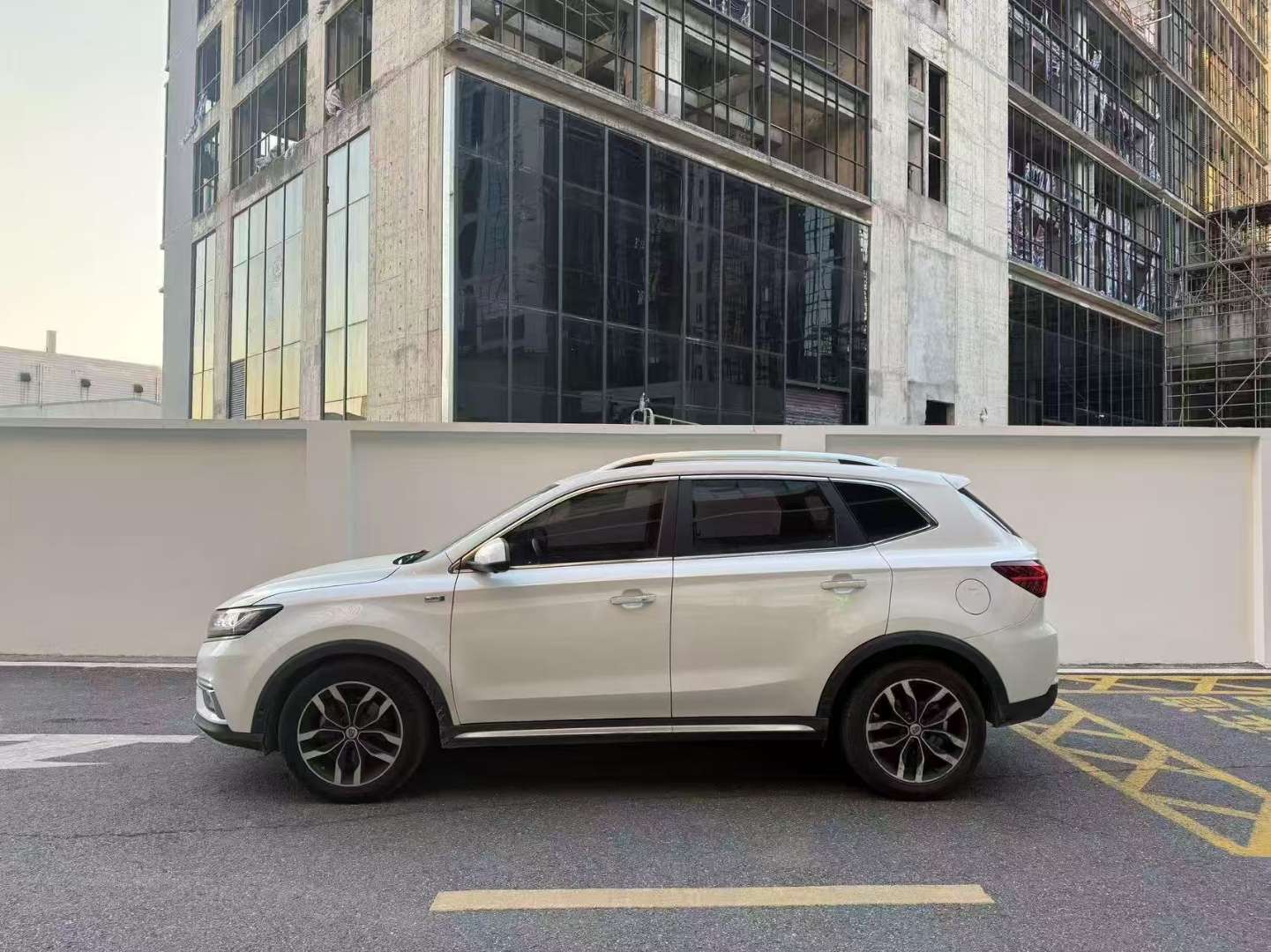 Roewe RX5 30T AWD Zhi Zun 2.0T 4