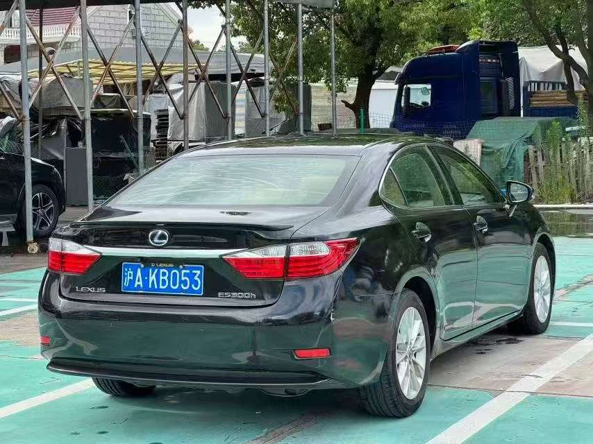 Lexus ES ES300H Comfort Edition 2