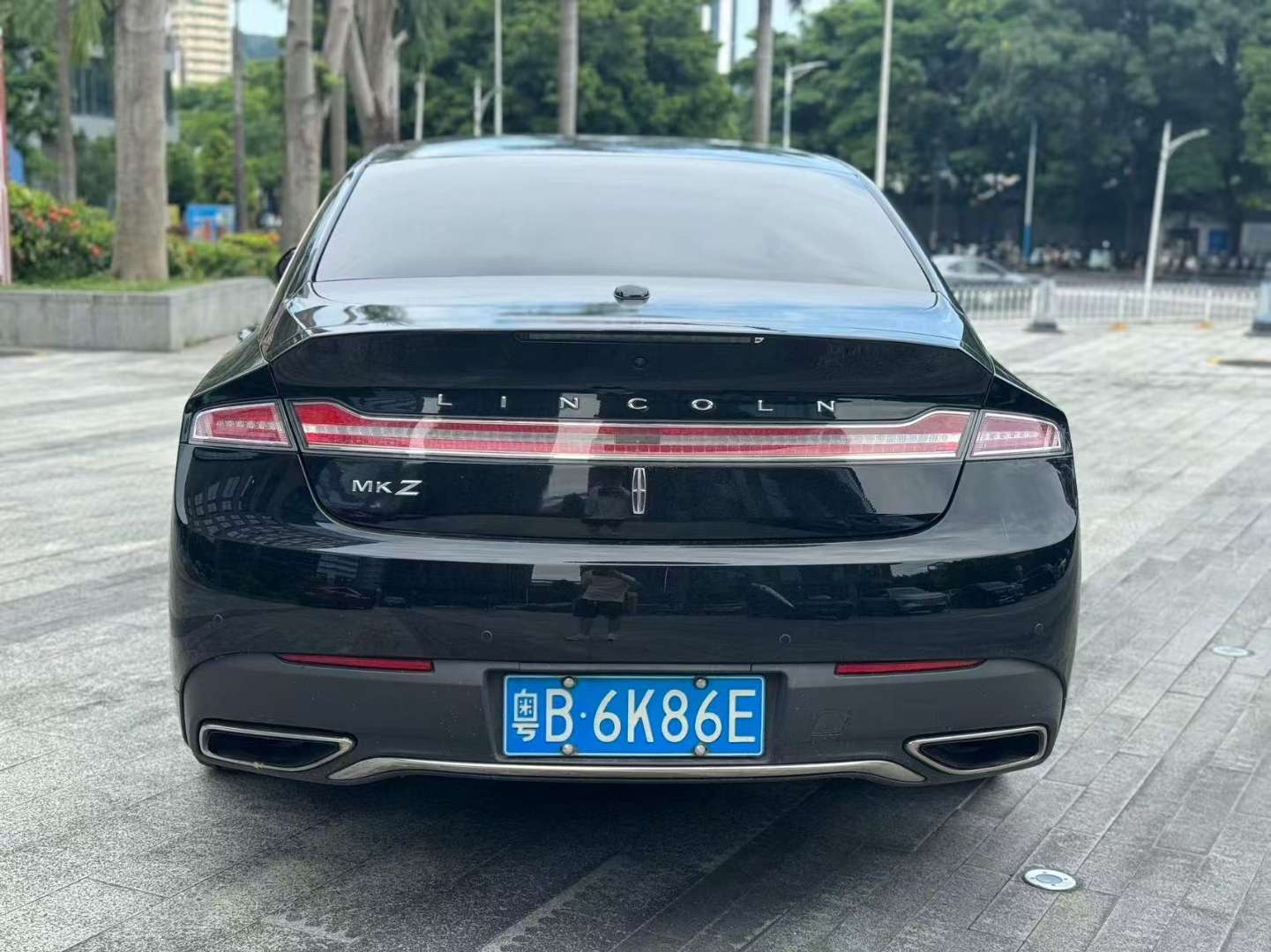 Lincoln MKZ 3