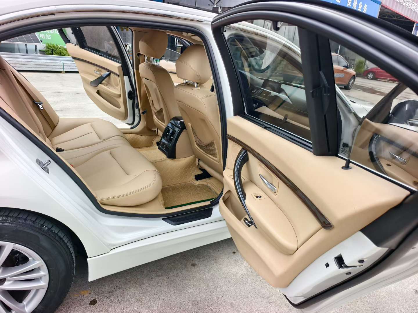 BMW 3 Series 320Li 8