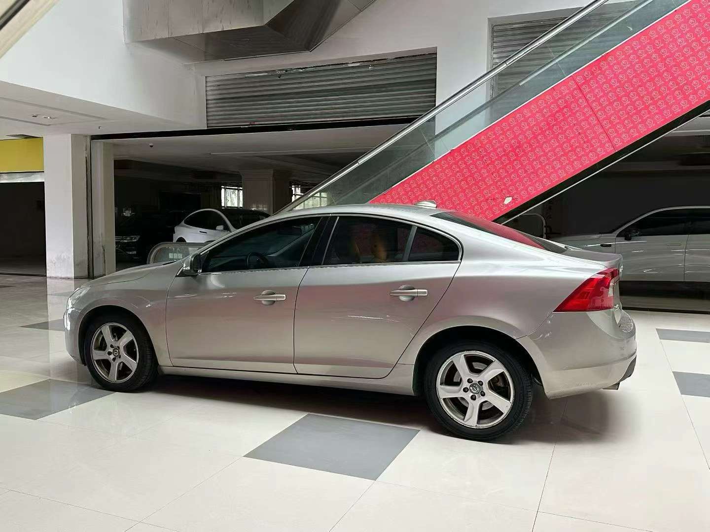 Volvo S60 2014 T5 2.0T A/MT Zenith Edition 8