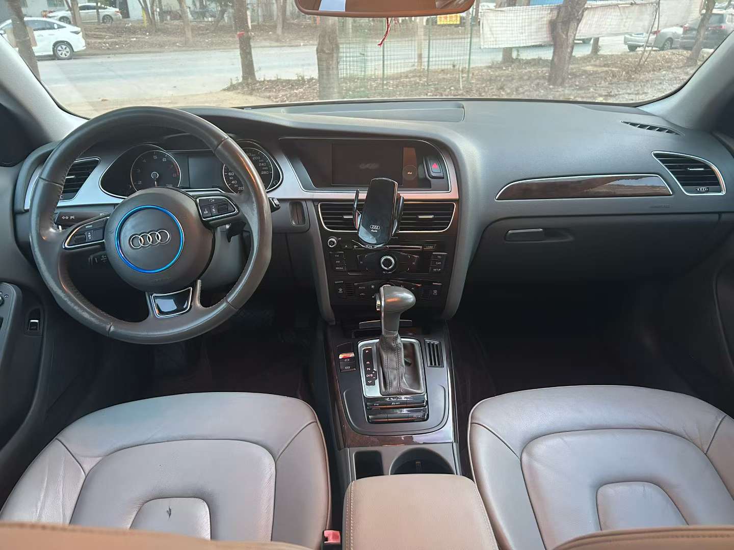 Audi A4L 2.0T Automatic Luxury Edition 5