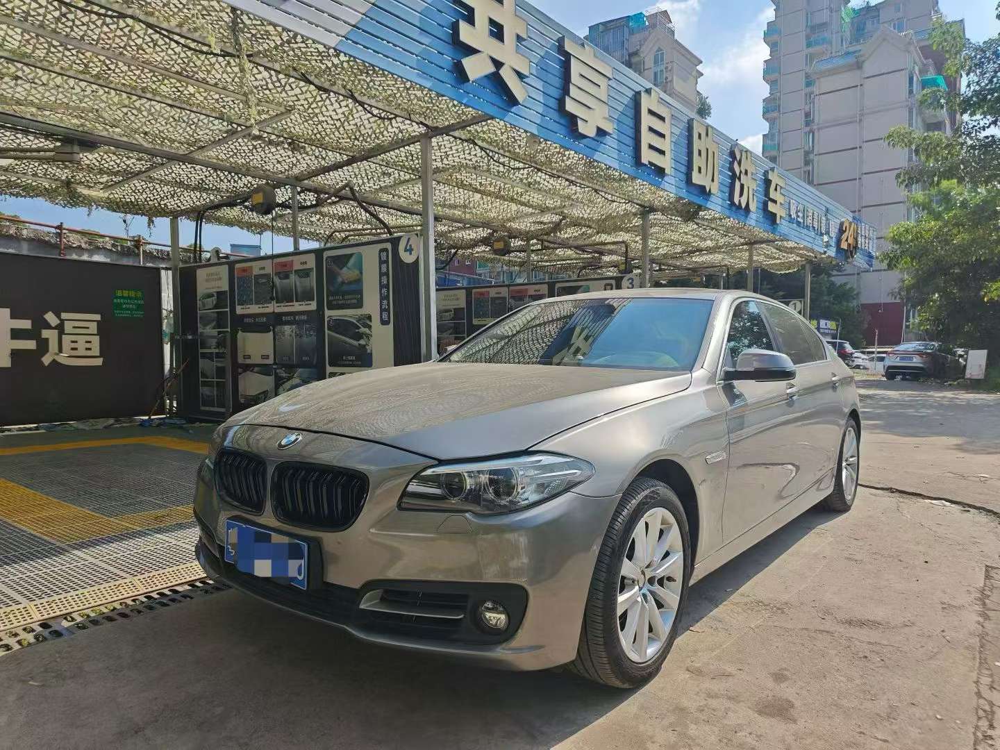 BMW 5 Series 528Li Leading 2