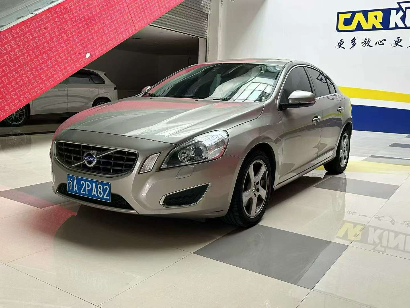 Volvo S60 2014 T5 2.0T A/MT Zenith Edition