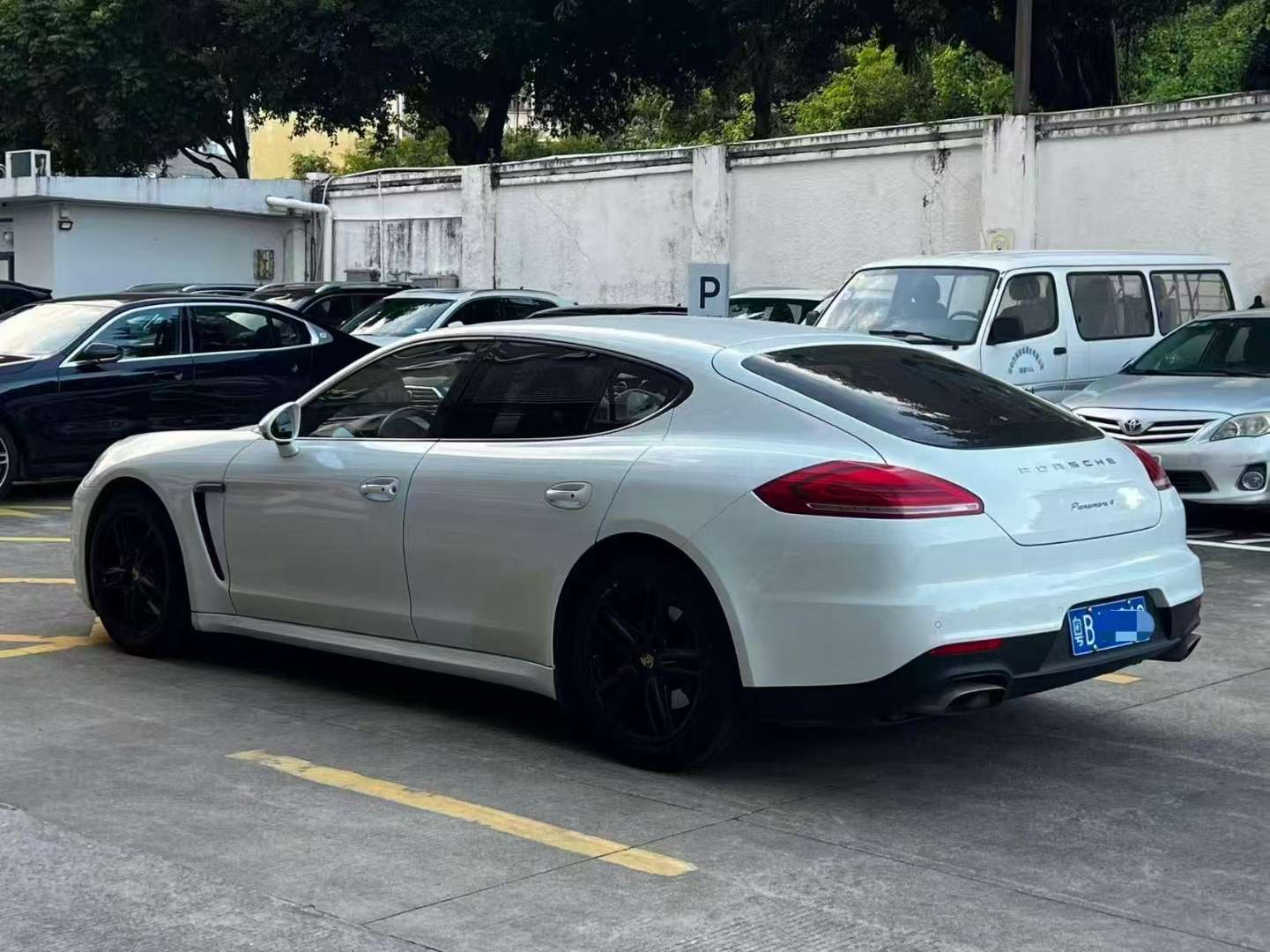 Porsche Panamera 3.0T AWD 5