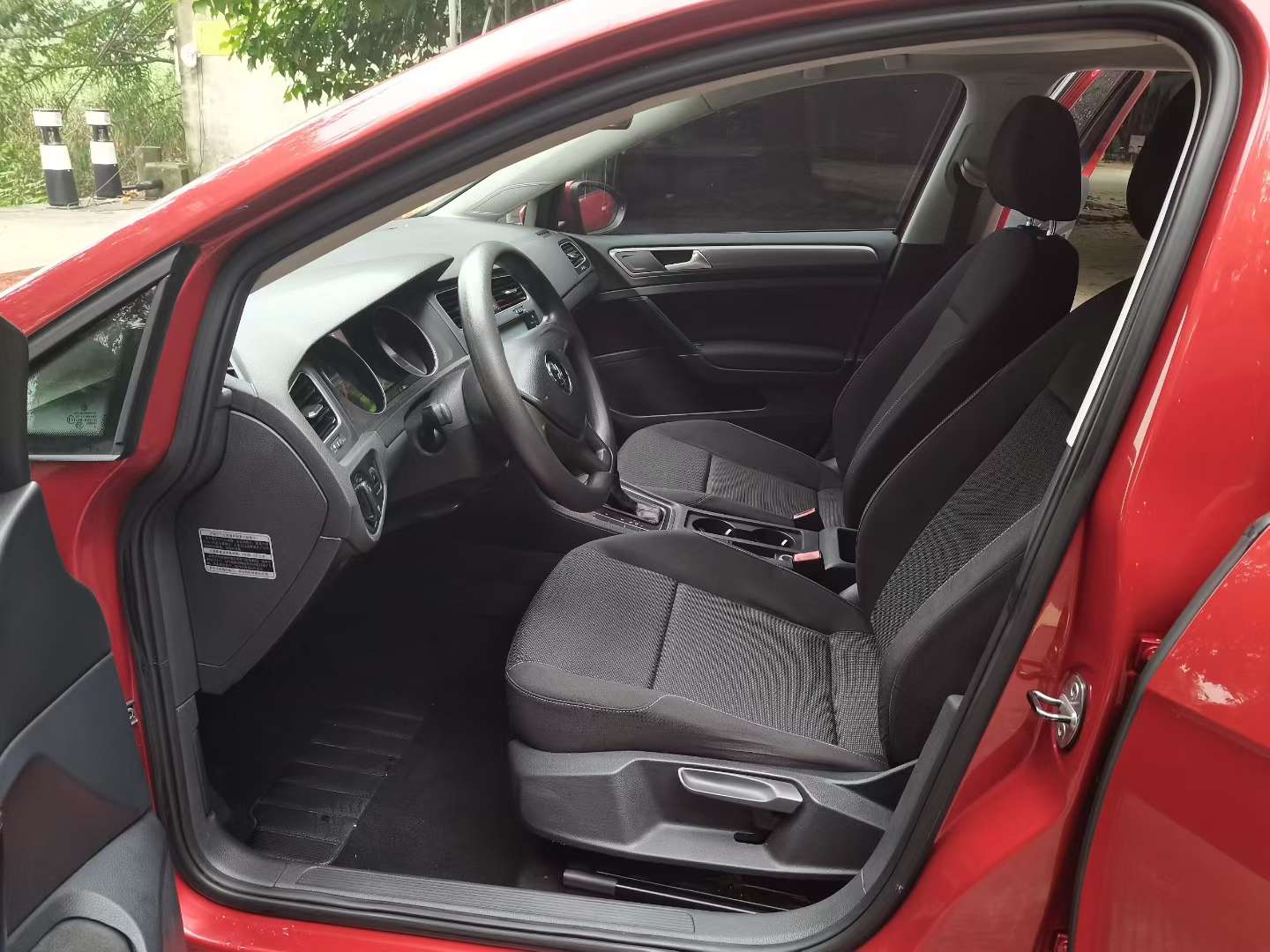Volkswagen Golf 1.6L Automatic 8