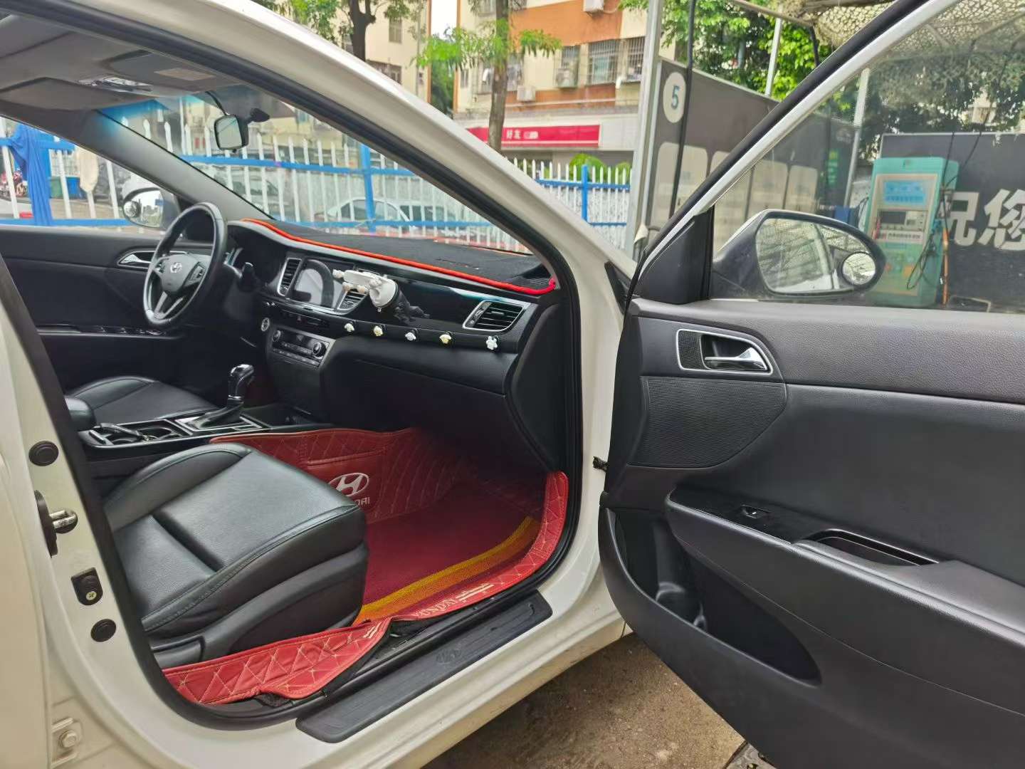 Hyundai Mistra 1.8L Automatic Premium DLX 6