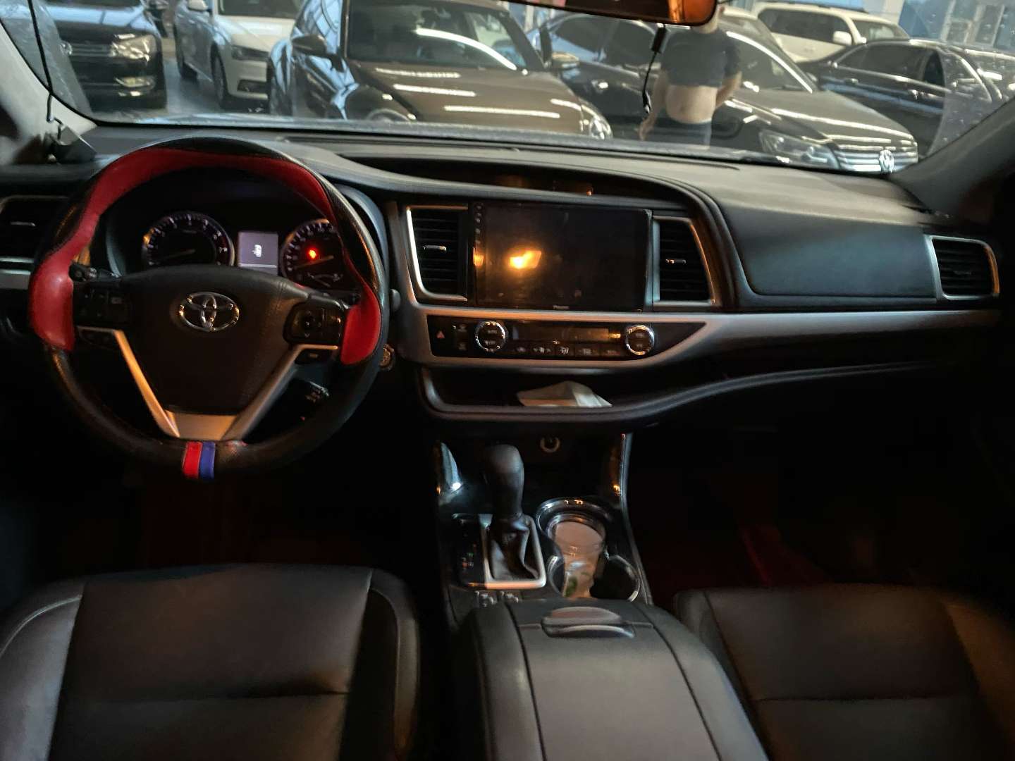 Toyota Highlander 2.0T 2WD 7-Seat Luxury 6