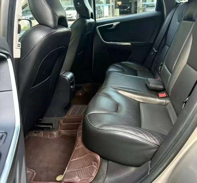 Volvo XC60 2.0T T5 Smart Advance Edition 7