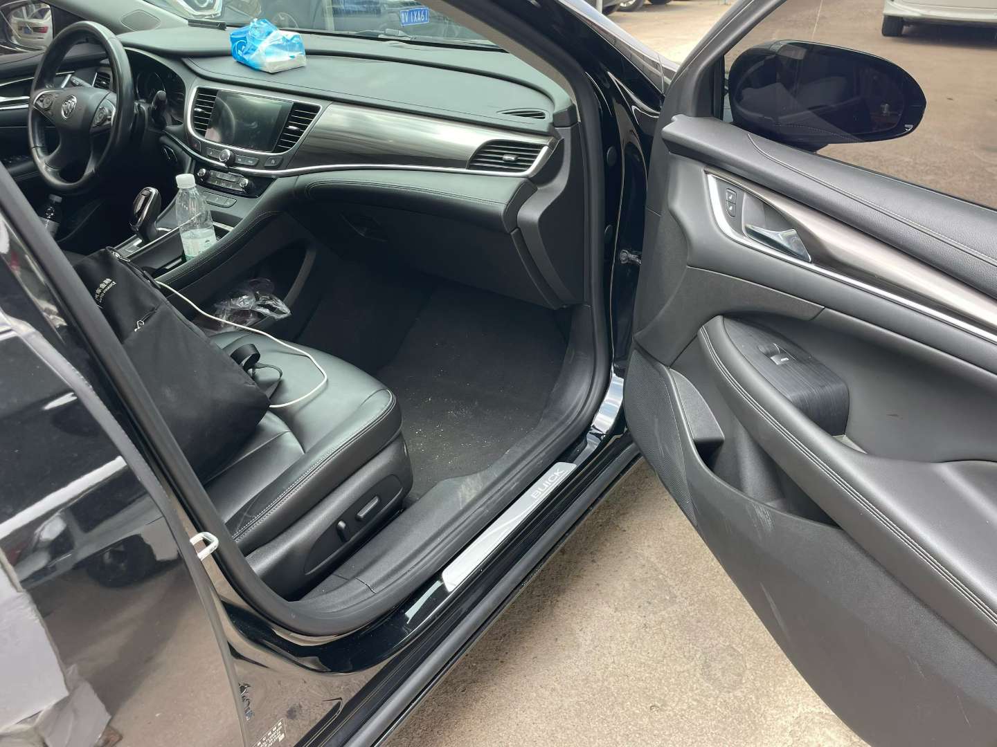 Buick LaCrosse 28T Luxury Edition 5