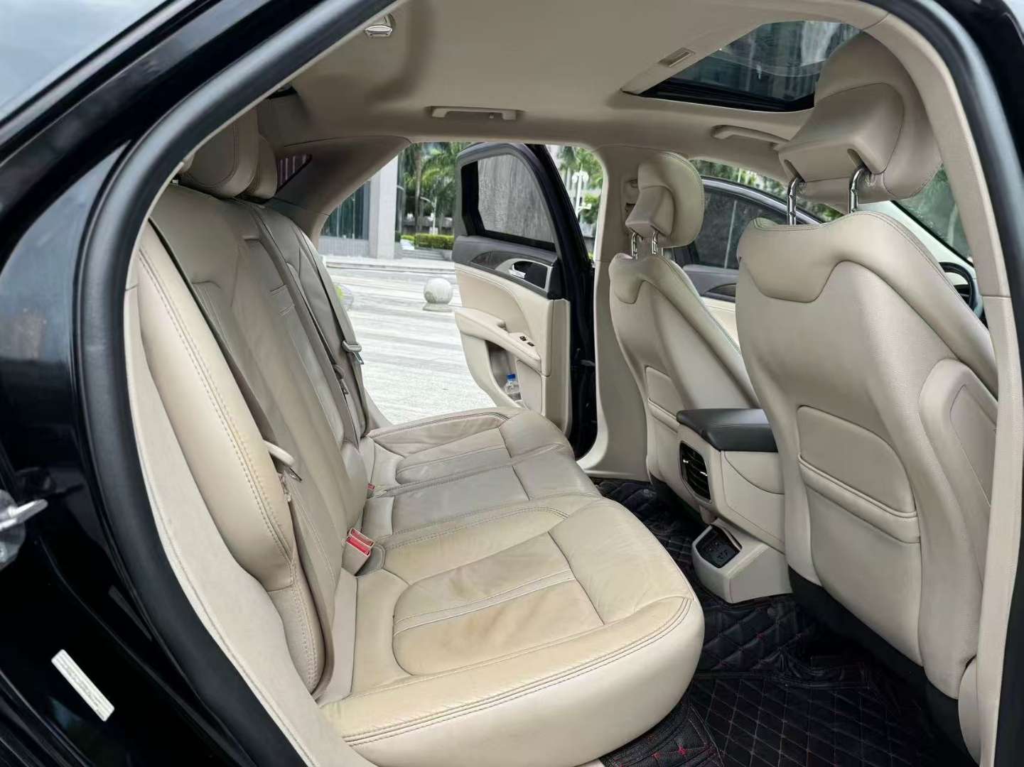 Lincoln MKZ 6