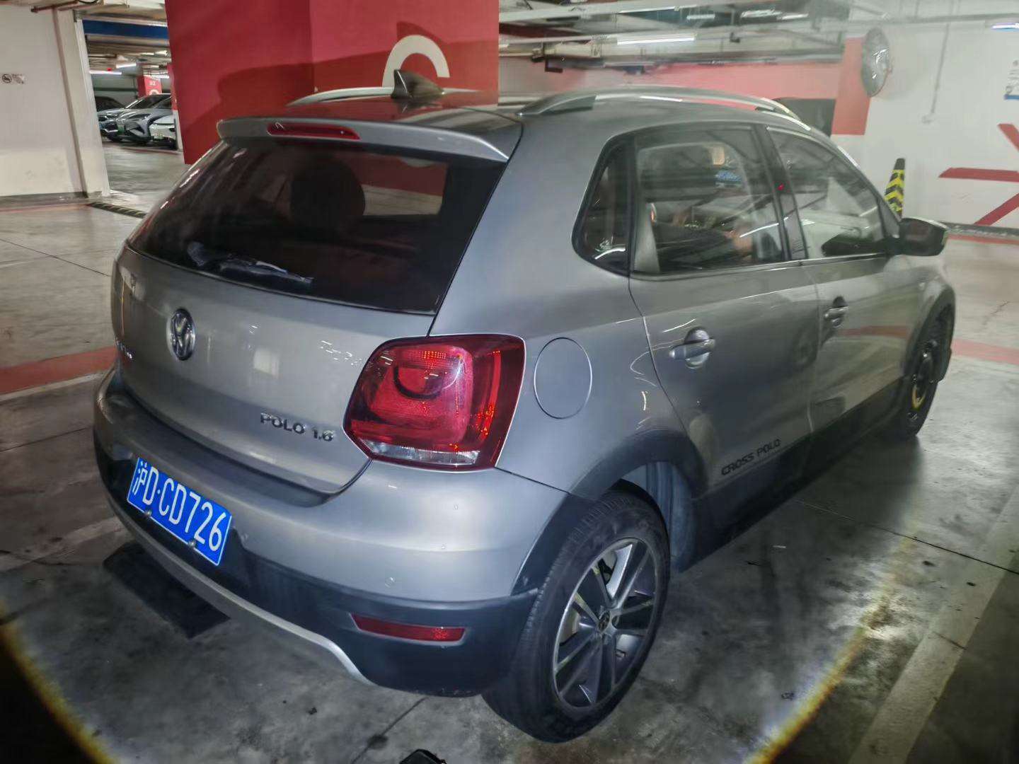 Volkswagen Polo 1.6Cross 9
