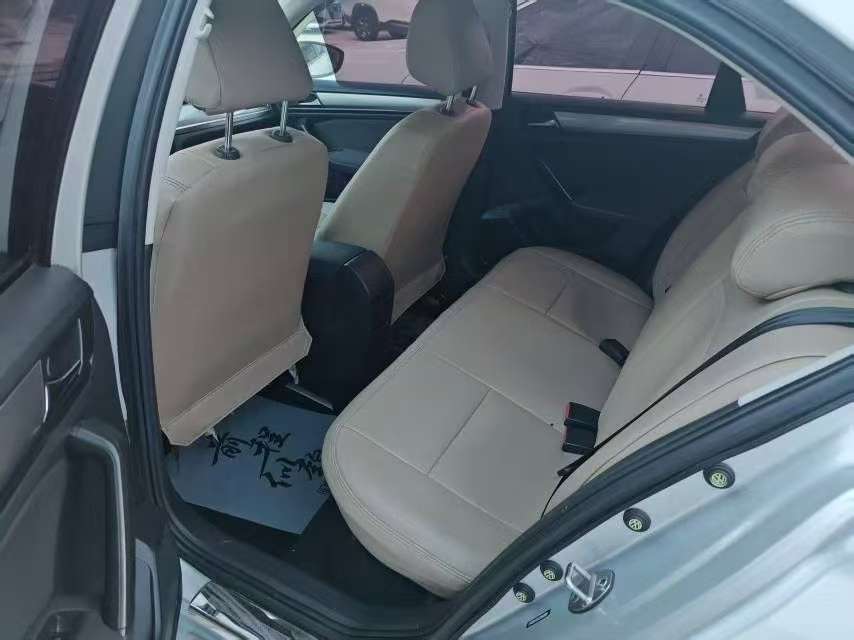Volkswagen Bora 1.5L Manual Fashion Edition 6