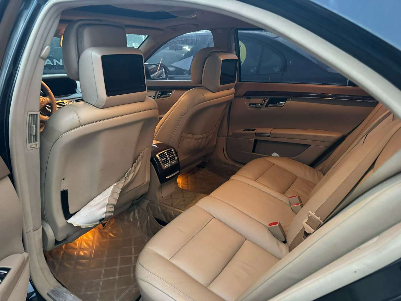 Mercedes-Benz S-Class 8