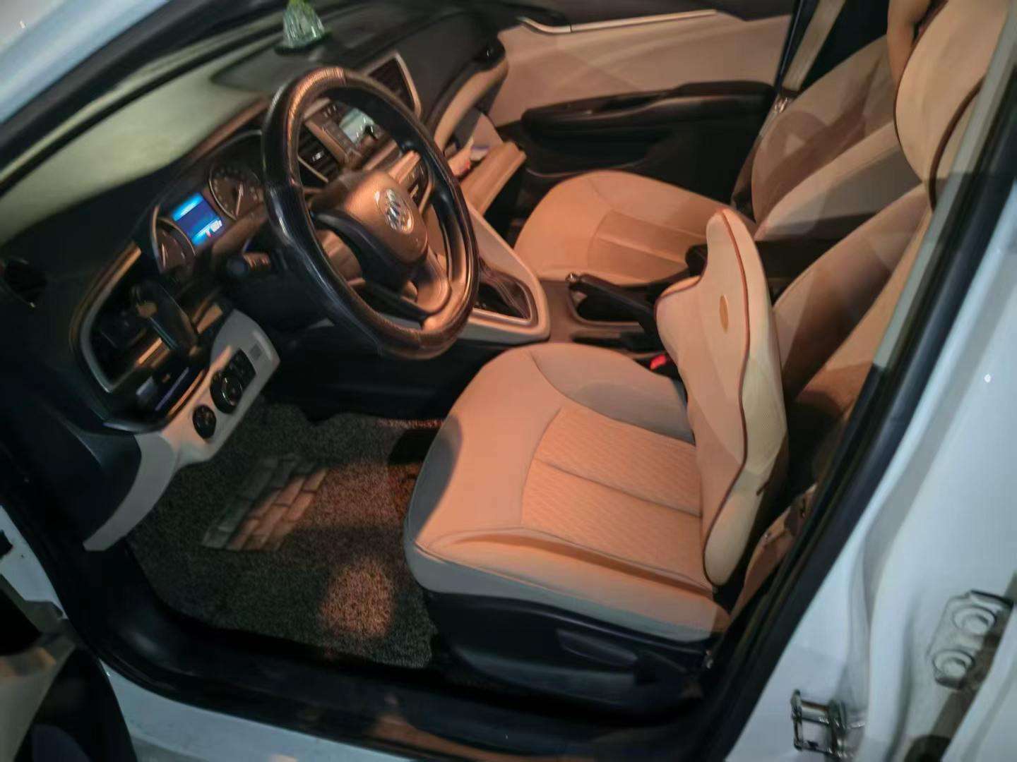 Buick Excelle 2015 1.5L Automatic Sunroof 3