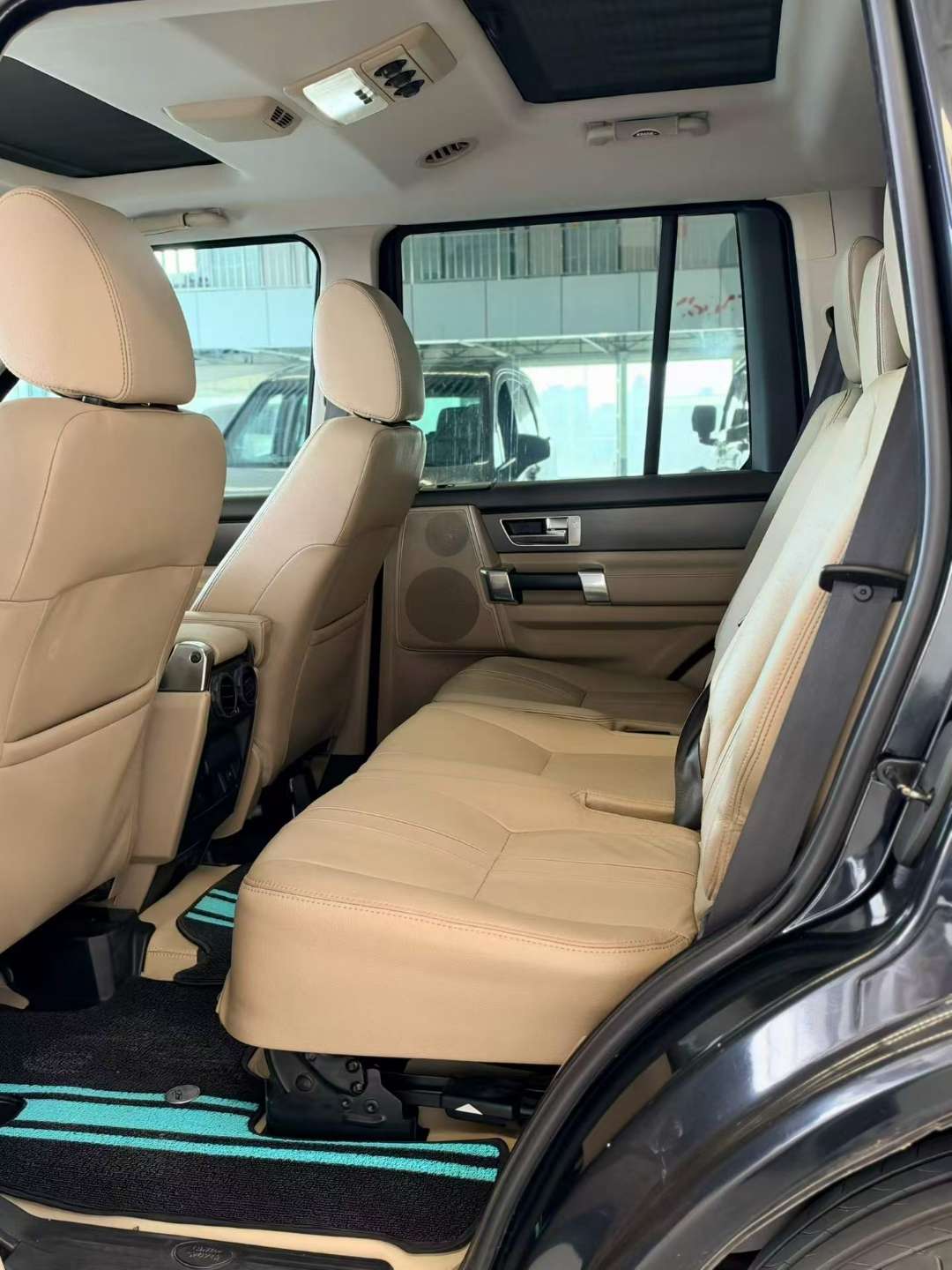 Land Rover Discovery 4 3