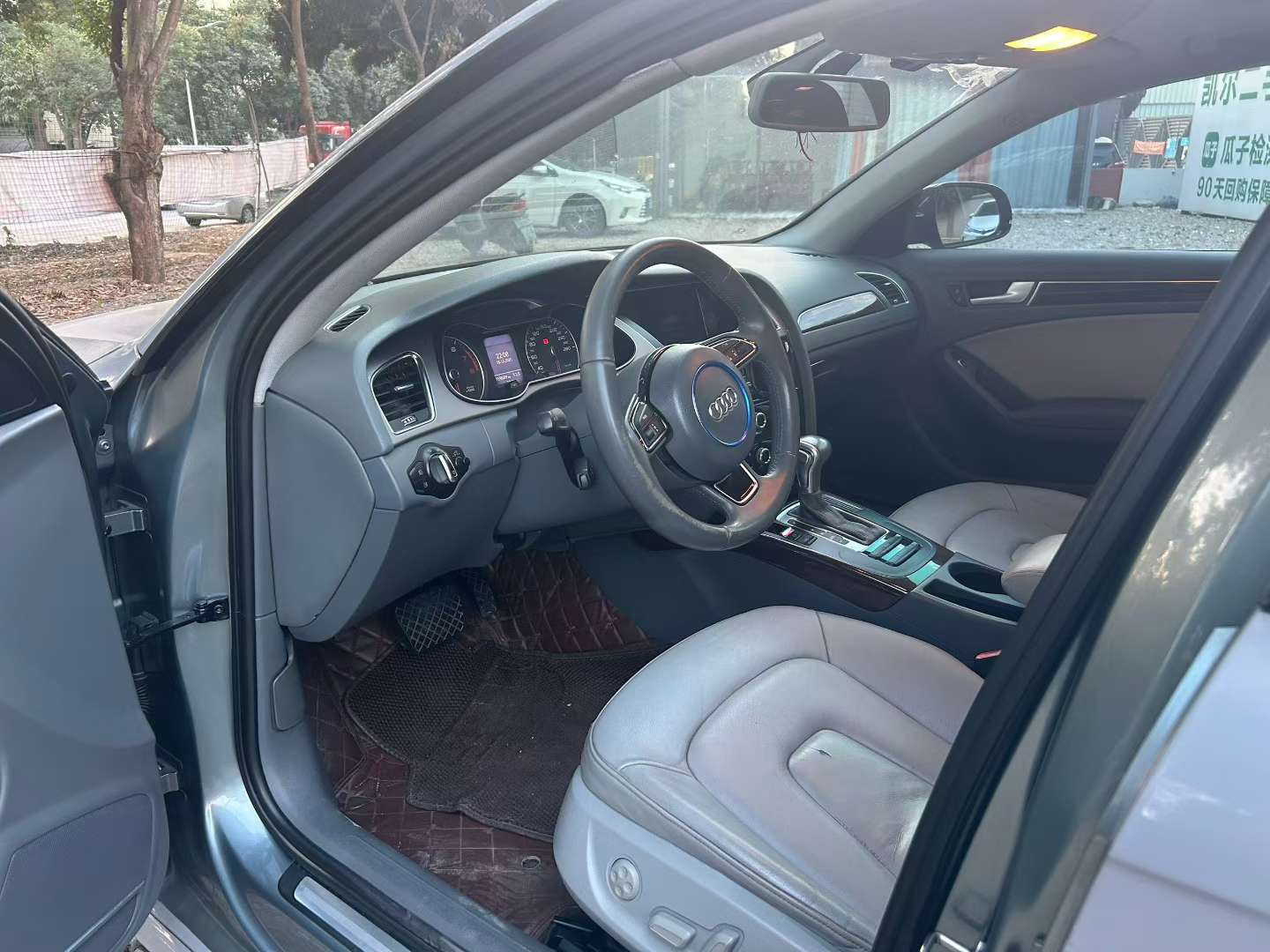 Audi A4L 2.0T Automatic Luxury Edition 4