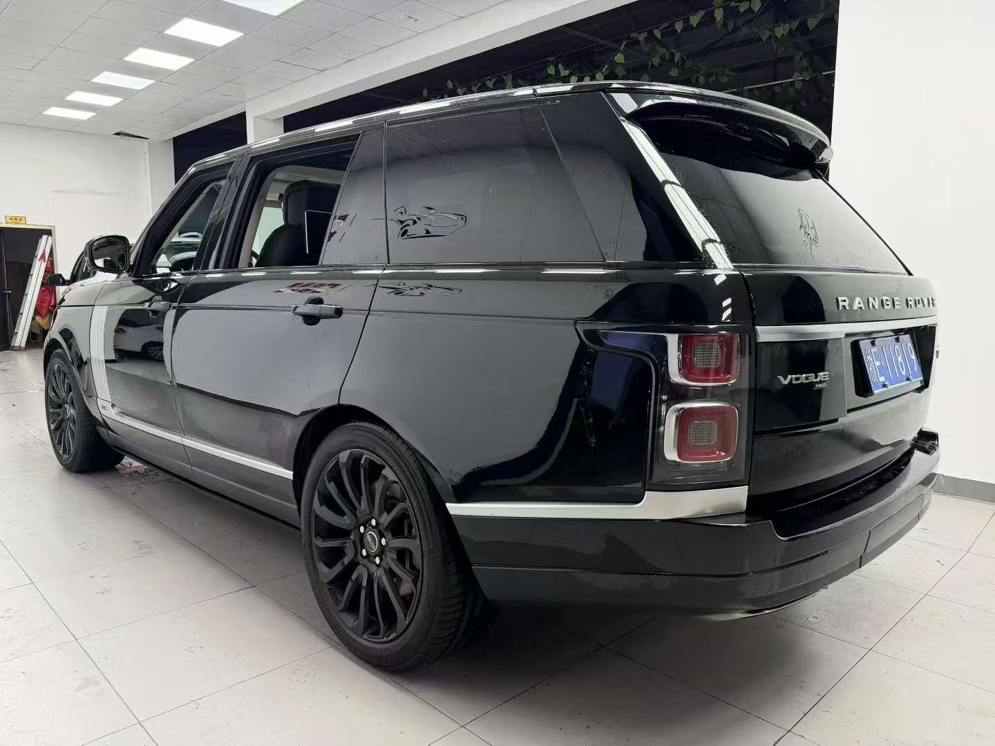 Land Rover Range Rover 6