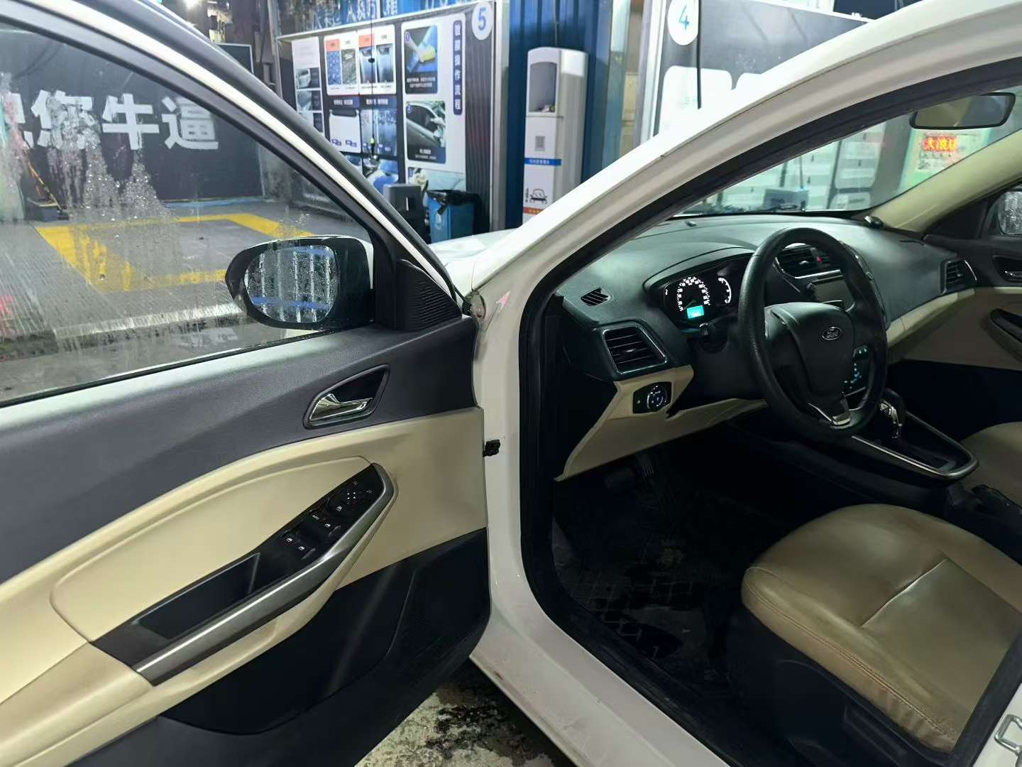Ford Escort Facelift 1.5L Automatic Comfort Edition 4