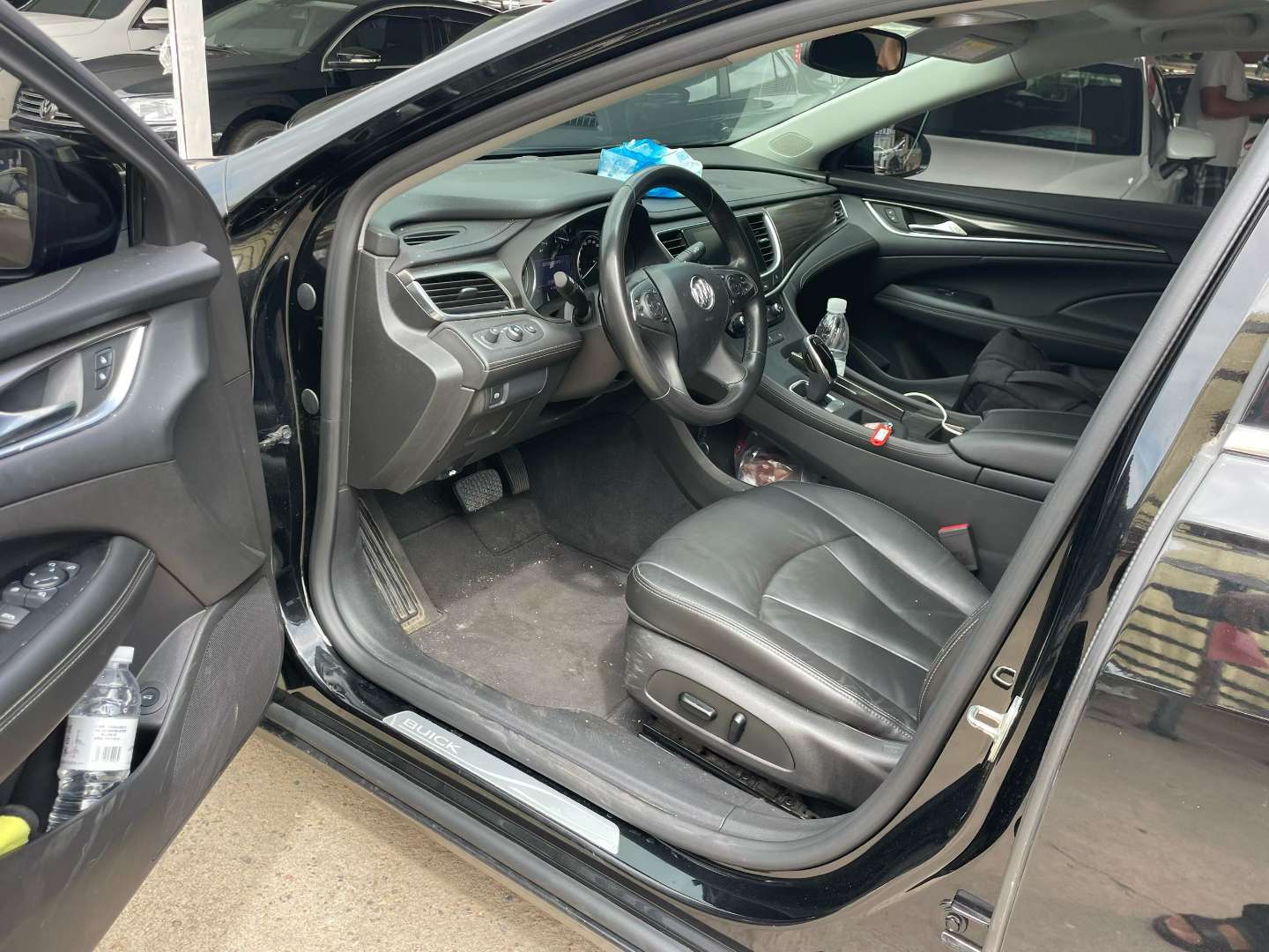 Buick LaCrosse 28T Luxury Edition 2