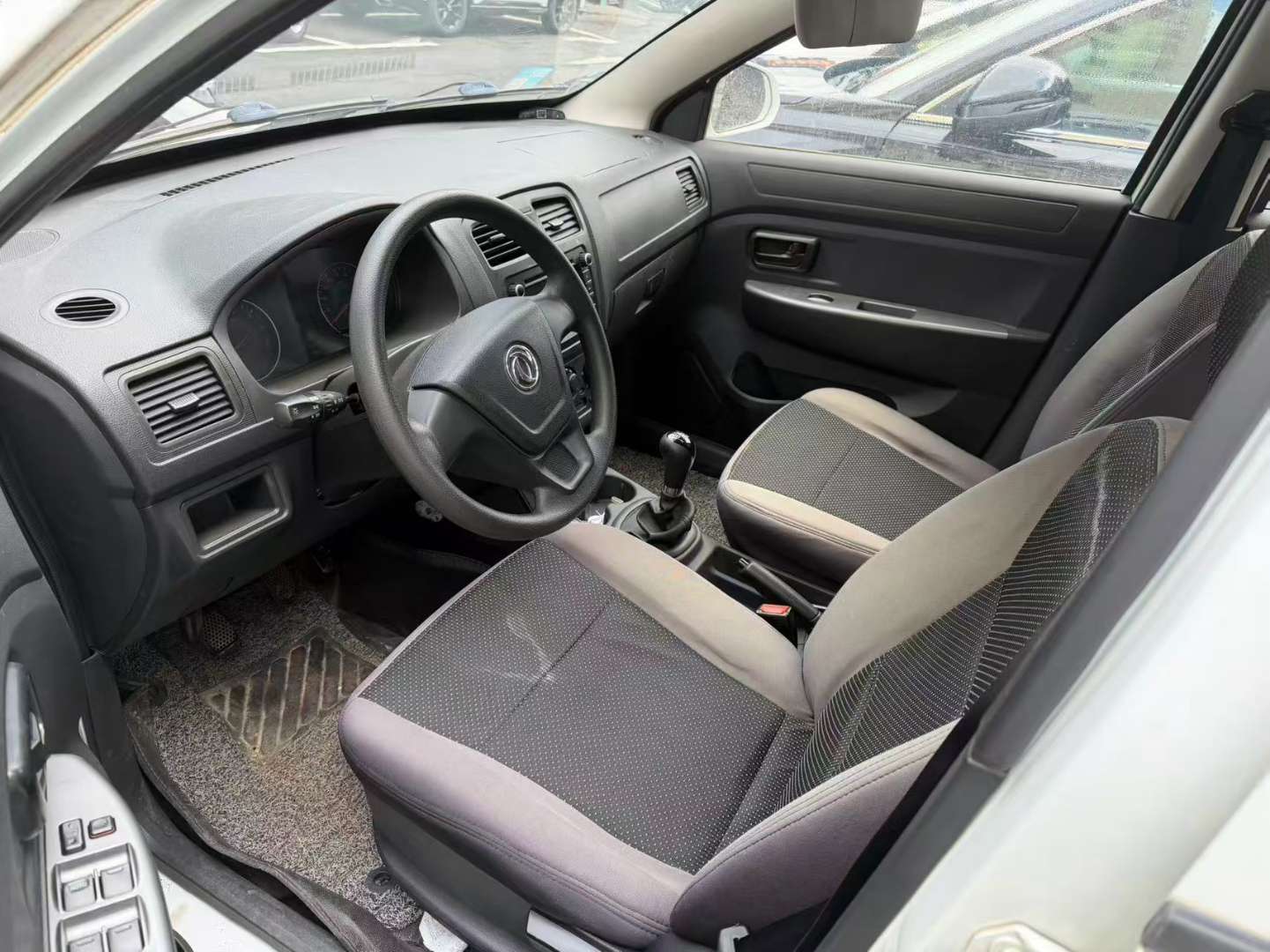 Dongfeng Fengon 330 3