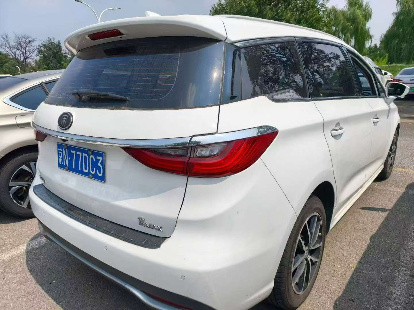 BYD Song MAX 1.5T 6-Seat Panoramic Sunroof High Trim 6
