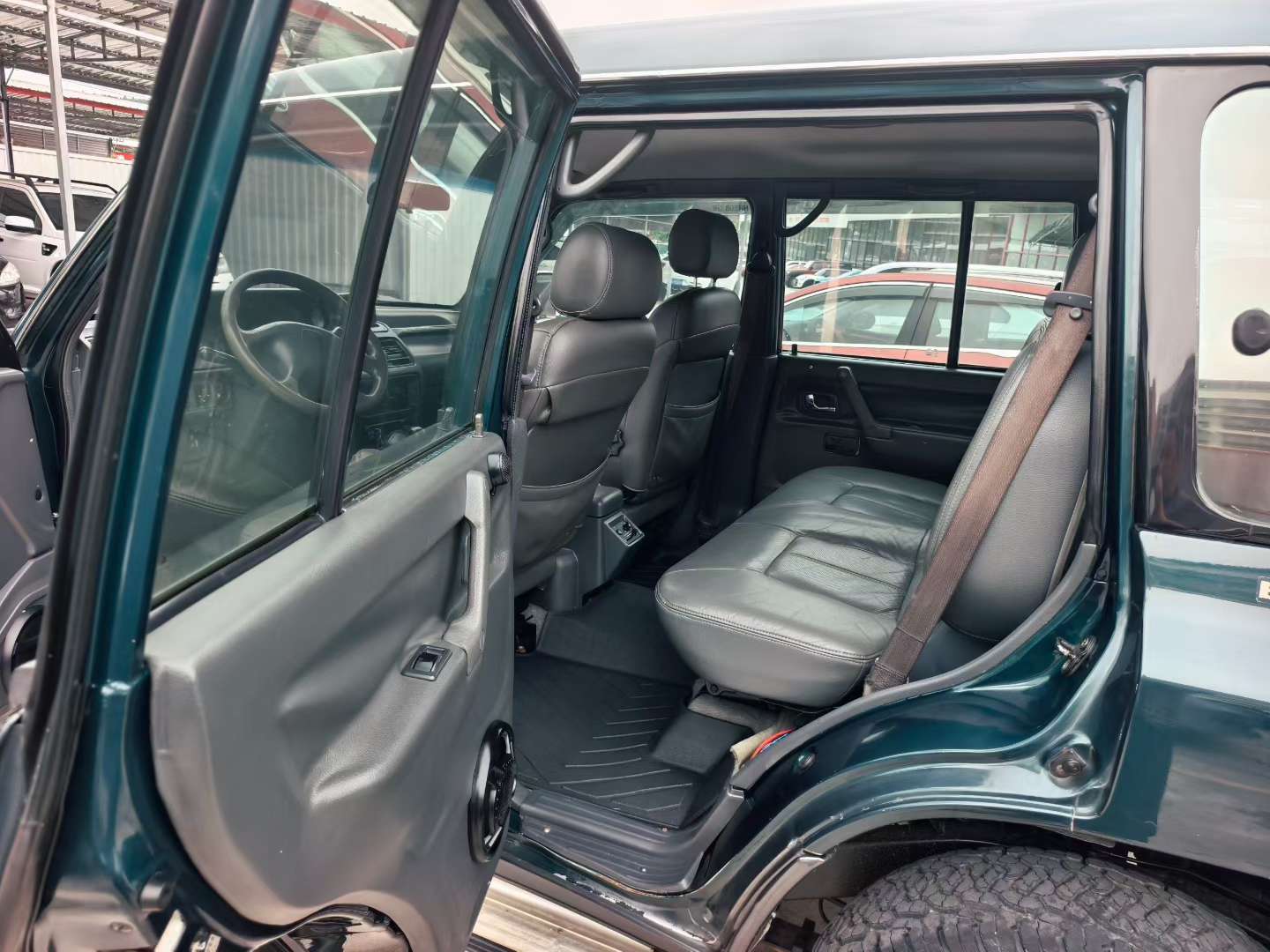 Mitsubishi Pajero 2030C 3.0L Manual Super Select 4WD 7