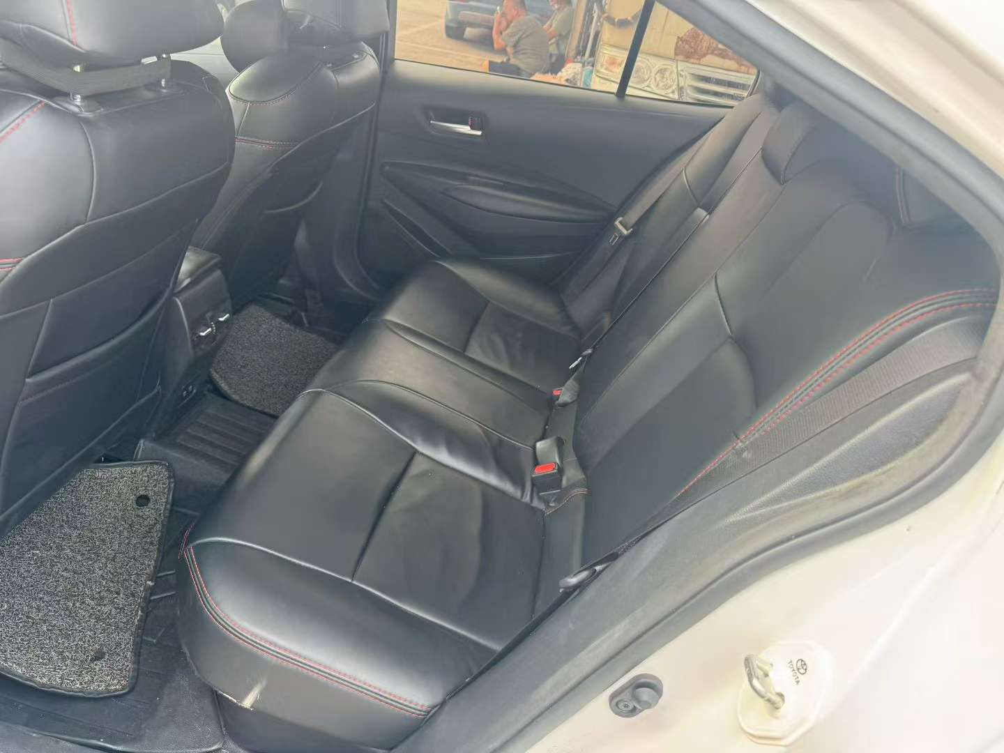 Toyota Corolla 1.8 Hybrid Sunroof 2