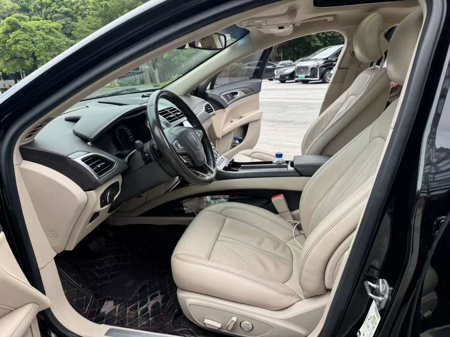 Lincoln MKZ 8