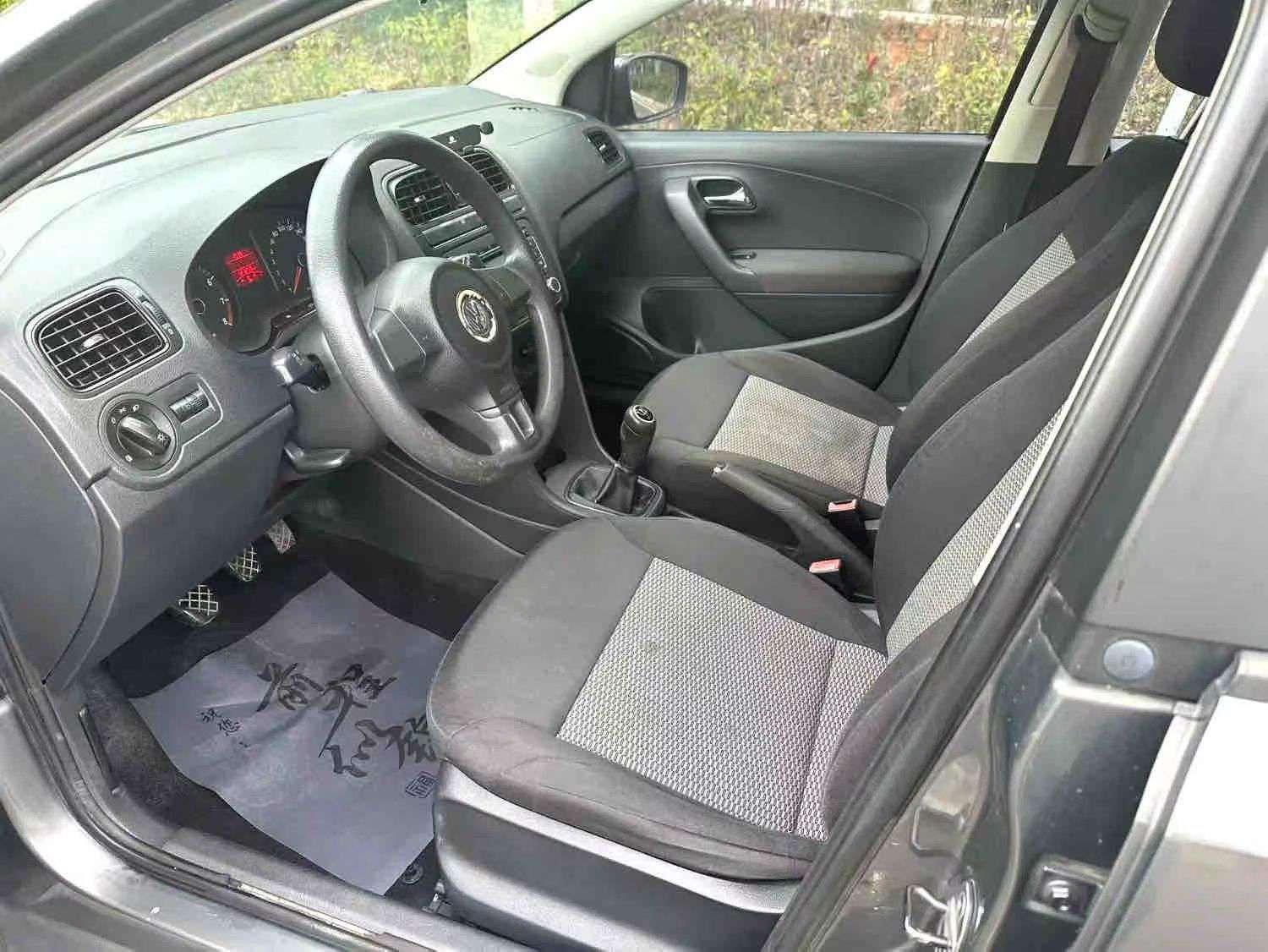 Volkswagen Polo 1.4L Manual 6