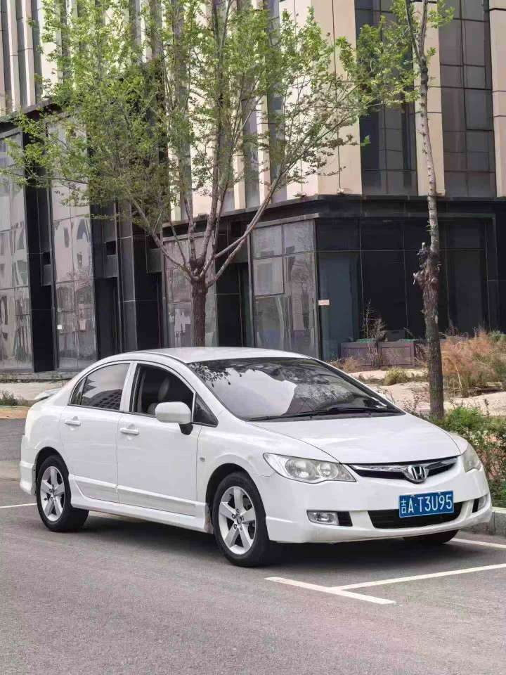 Honda Ciimo 2014 1.8L Automatic 3