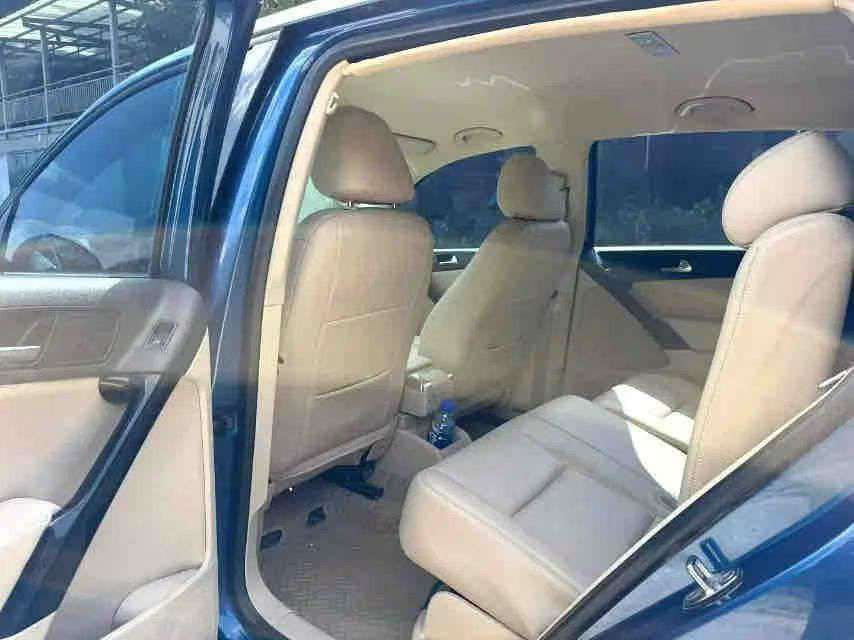 Volkswagen Tiguan Manual 1.8T 4