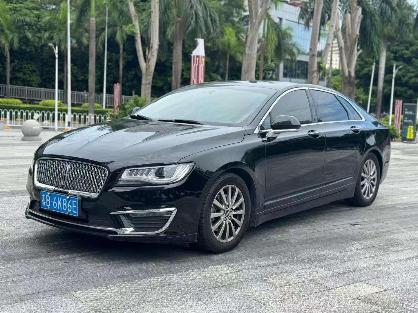 Lincoln MKZ 2