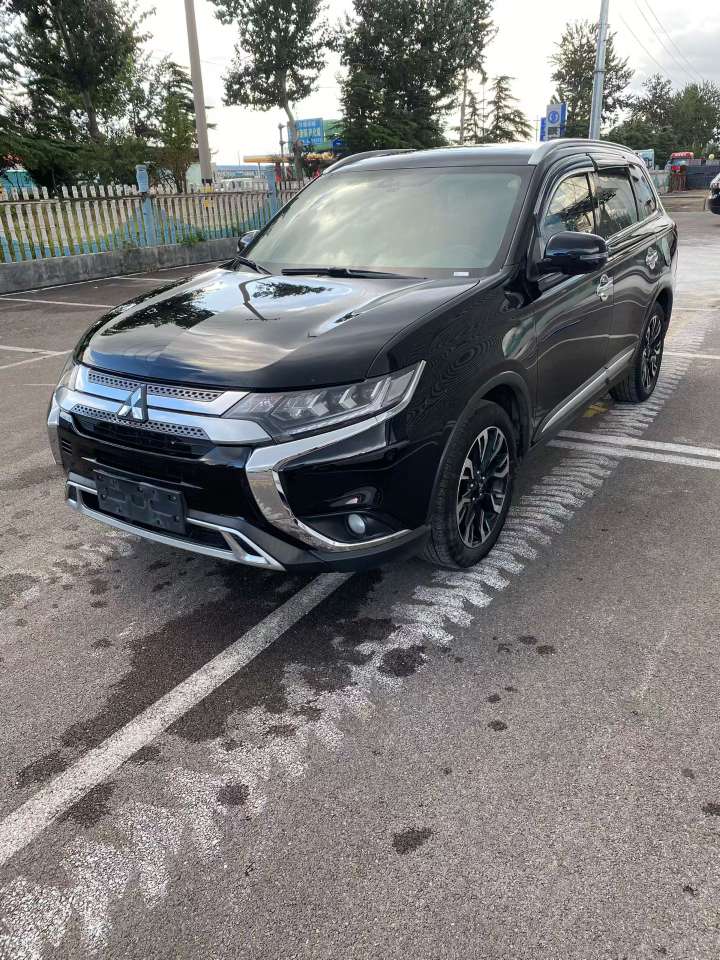 Mitsubishi Outlander 2.4L AWD Automatic 3