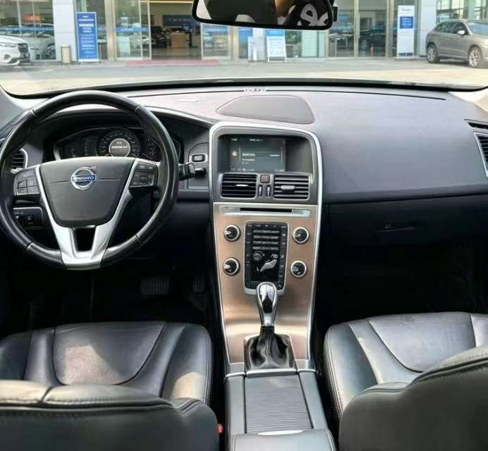 Volvo XC60 2.0T T5 Smart Advance Edition 6