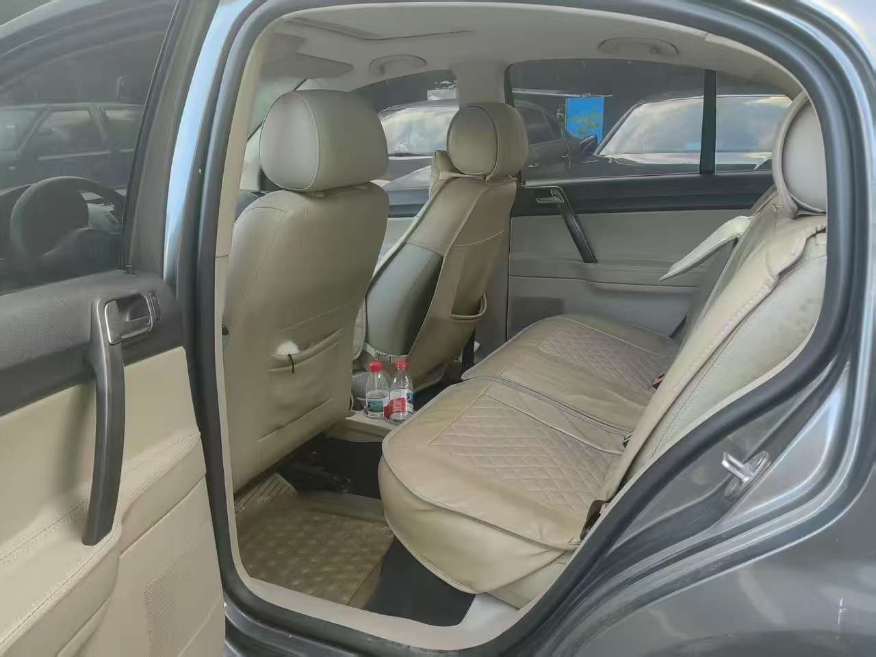 Volkswagen Polo 1.6 Automatic Sunroof 7