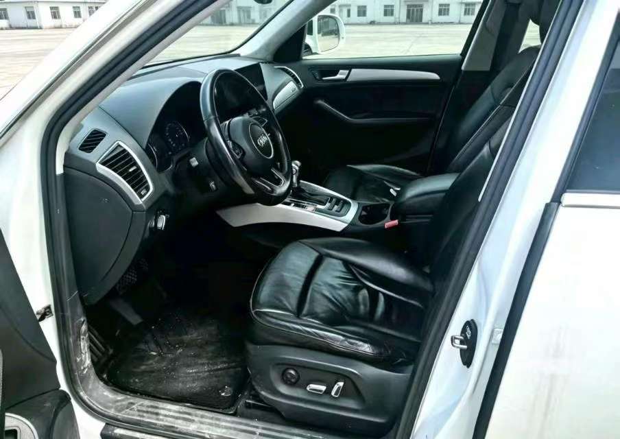 Audi Q5 2.0T 40 Collector's Edition Tech 6