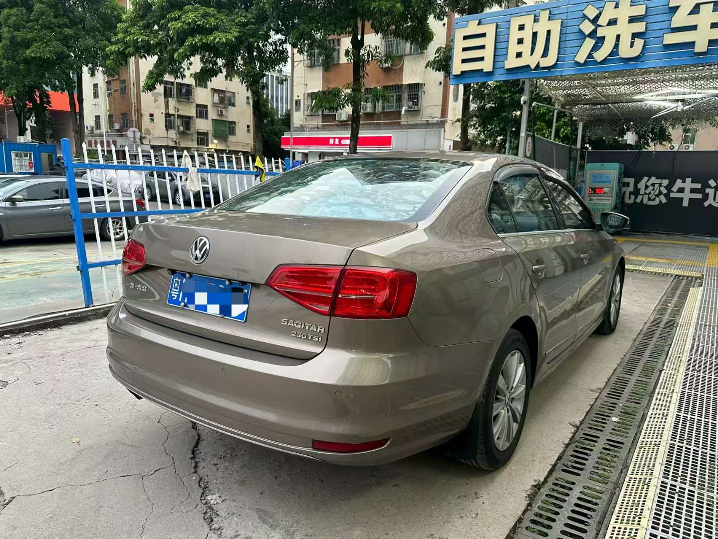 Volkswagen Sagitar 230TSI Automatic Comfort 3